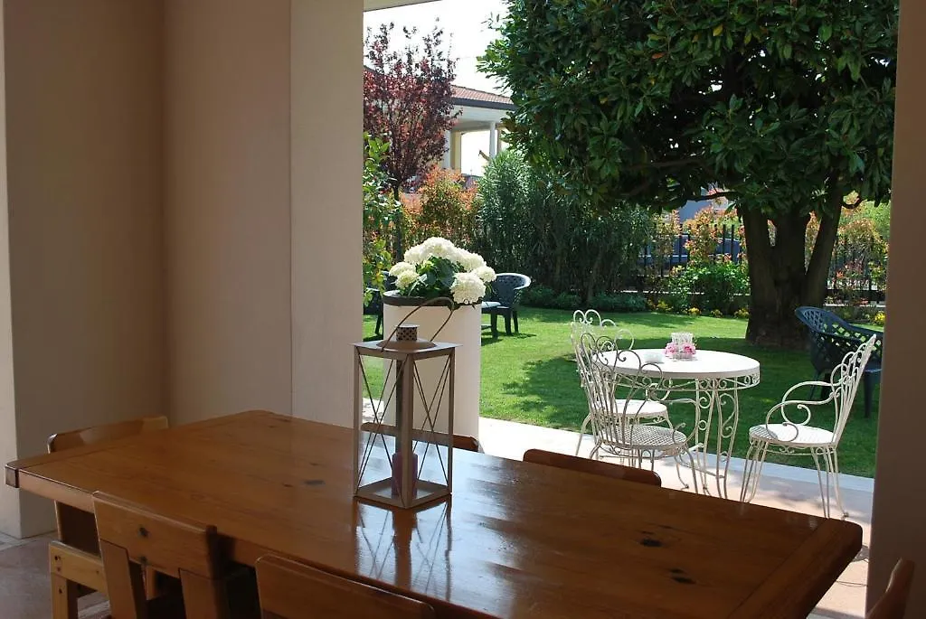 *** לינה וארוחת בוקר סונה B&B Villa Bianca איטליה
